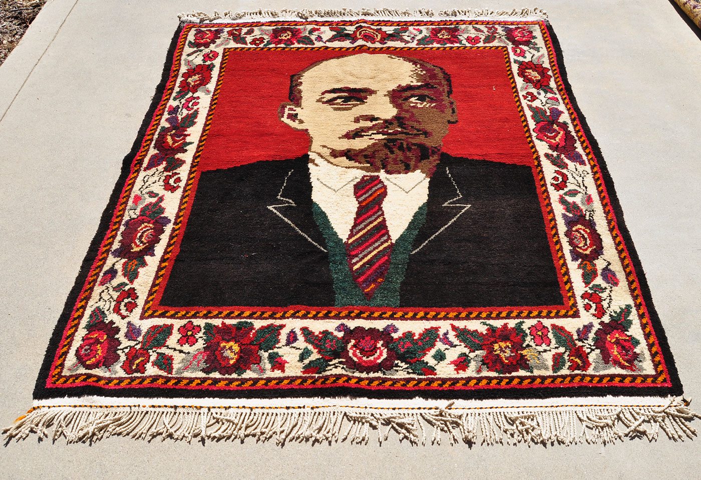 Lenin Memorial Rug — 6 ft. 2 in. by 5 ft. 3 in. – Dingo Gallery