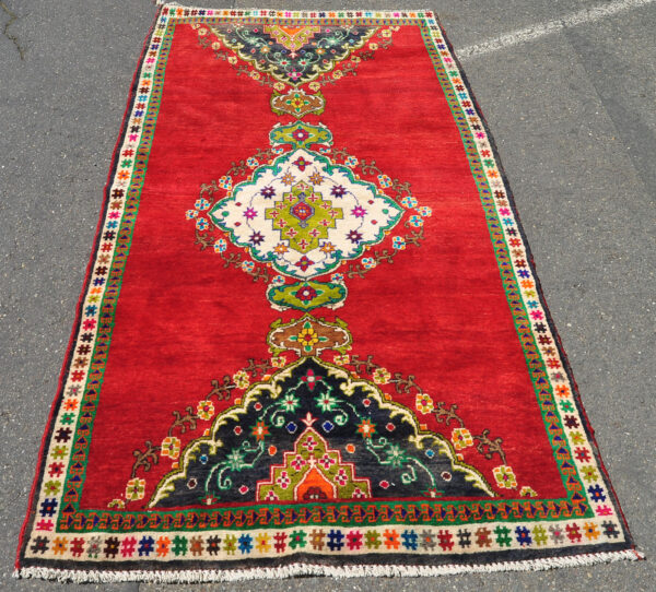 shiraz-persian-rug-iran-medallion