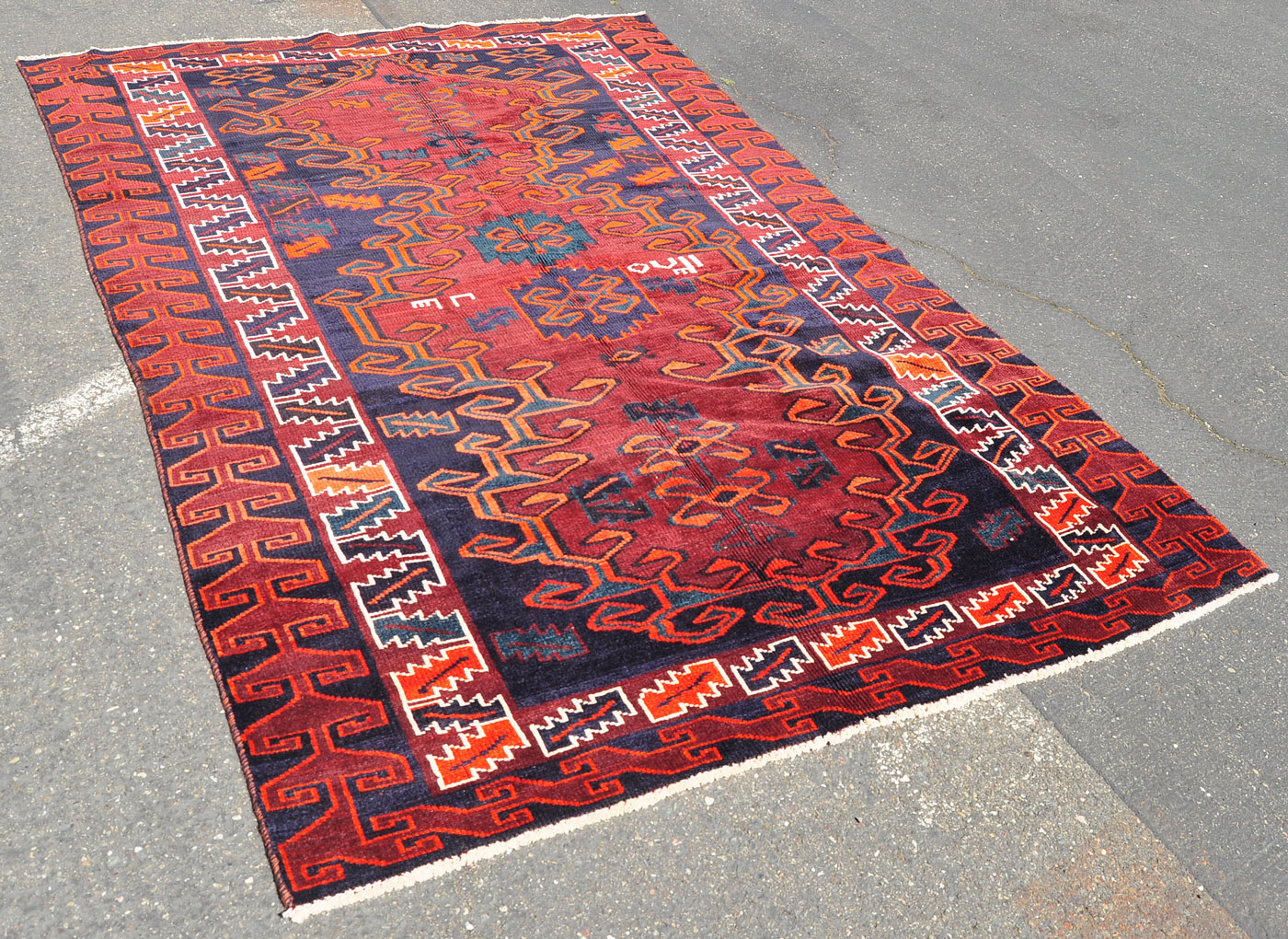 <a class="more-link" href="https://dingo.gallery/product/persian-shiraz-geometric-rug-9-ft-by-6-ft/">Continue Reading →</a> S0176_9x6_DD_04w