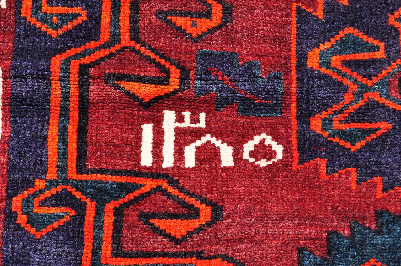 <a class="more-link" href="https://dingo.gallery/product/persian-shiraz-geometric-rug-9-ft-by-6-ft/">Continue Reading →</a> S0176_9x6_DD_05w