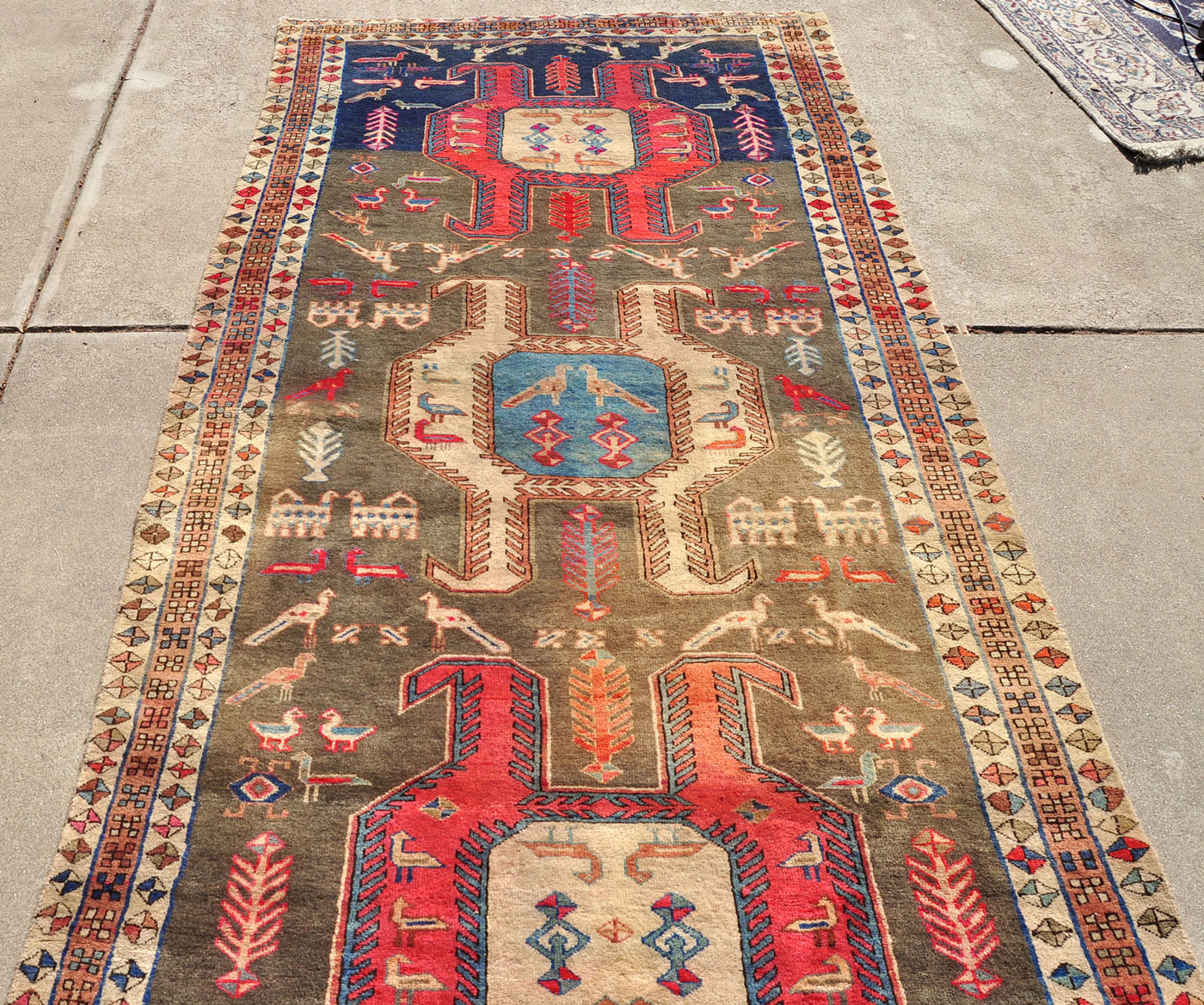 <a class="more-link" href="https://dingo.gallery/product/runner-sarabi-lenkoran-motif-bird-rug-9-ft-5-in-by-4-ft-5-in/">Continue Reading →</a> LK0007B_9-5×4-5_i14_13w