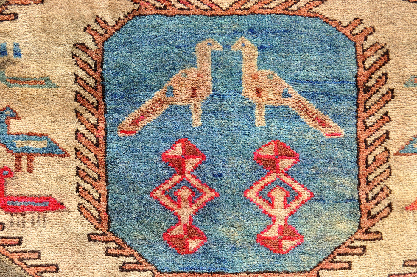 <a class="more-link" href="https://dingo.gallery/product/runner-sarabi-lenkoran-motif-bird-rug-9-ft-5-in-by-4-ft-5-in/">Continue Reading →</a> LK0007B_9-5×4-5_i14_19w