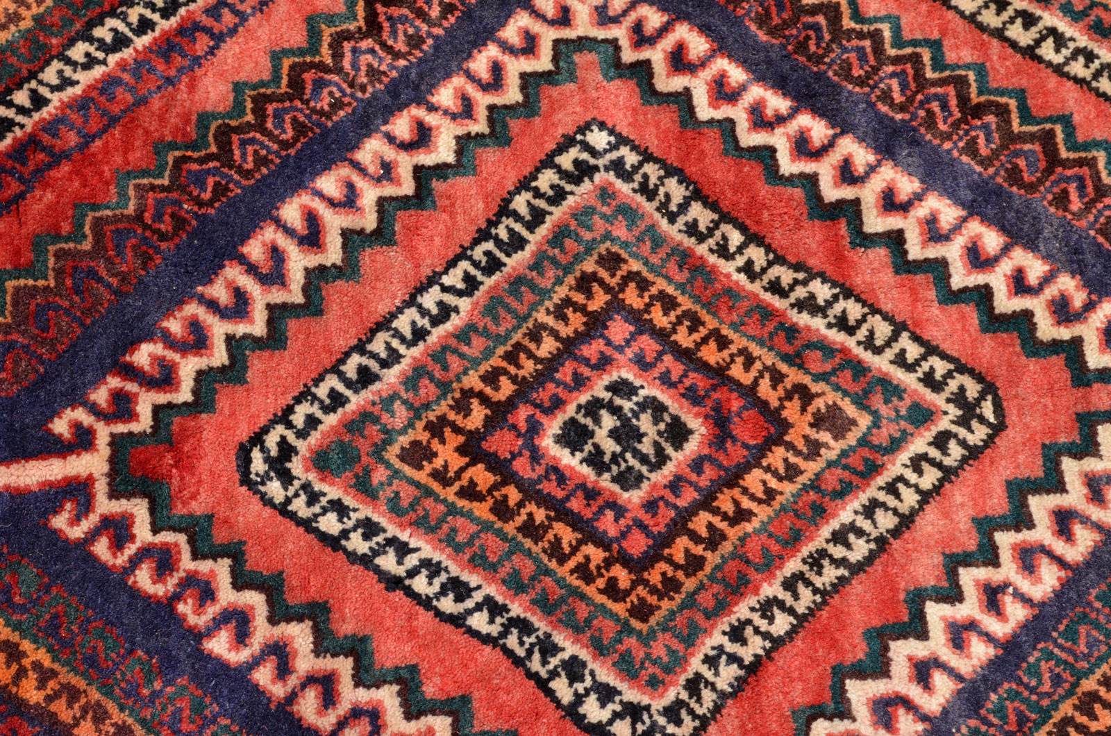 <a class="more-link" href="https://dingo.gallery/product/runner-persian-shiraz-geometric-eye-dazzler-11-ft-4-in-by-5-ft/">Continue Reading →</a> S0198_11-4x5_N8_12w