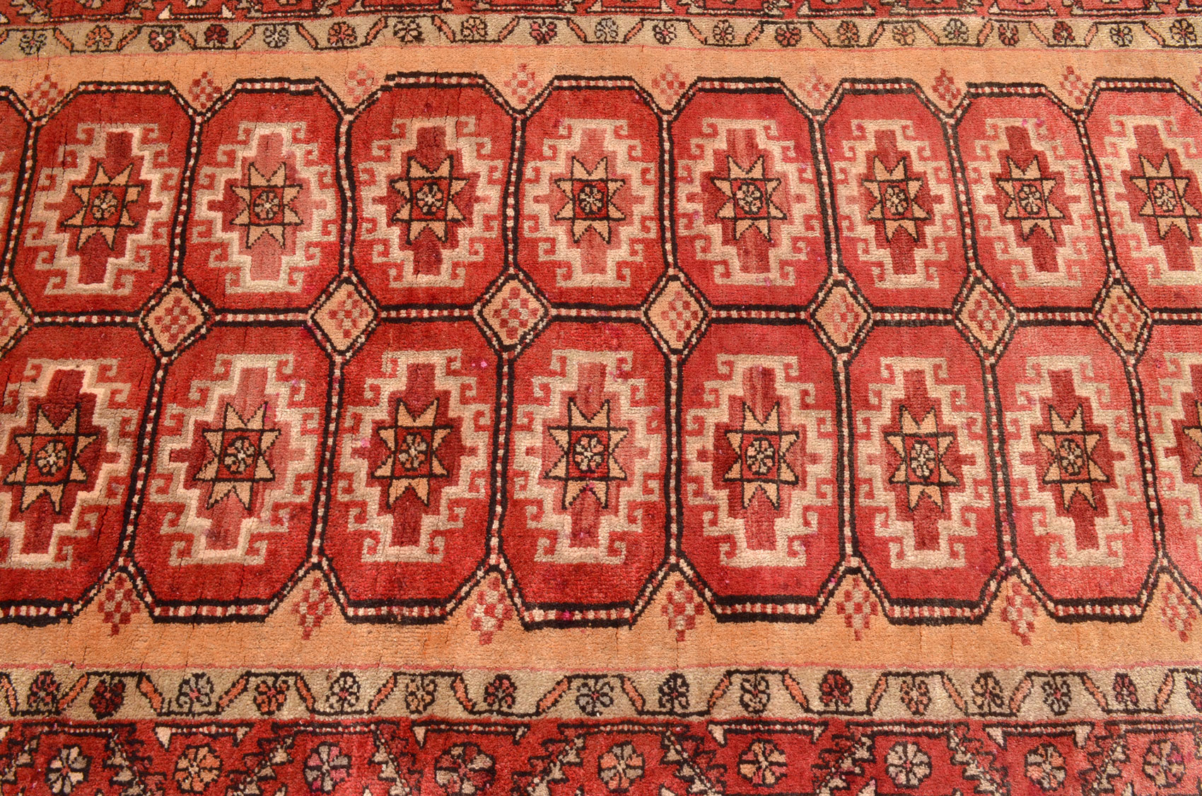 <a class="more-link" href="https://dingo.gallery/product/runner-shirvan-geometric-caucasian-rug-10-ft-3-in-by-4-ft/">Continue Reading →</a> SV0012_10-3x4_N21_12w